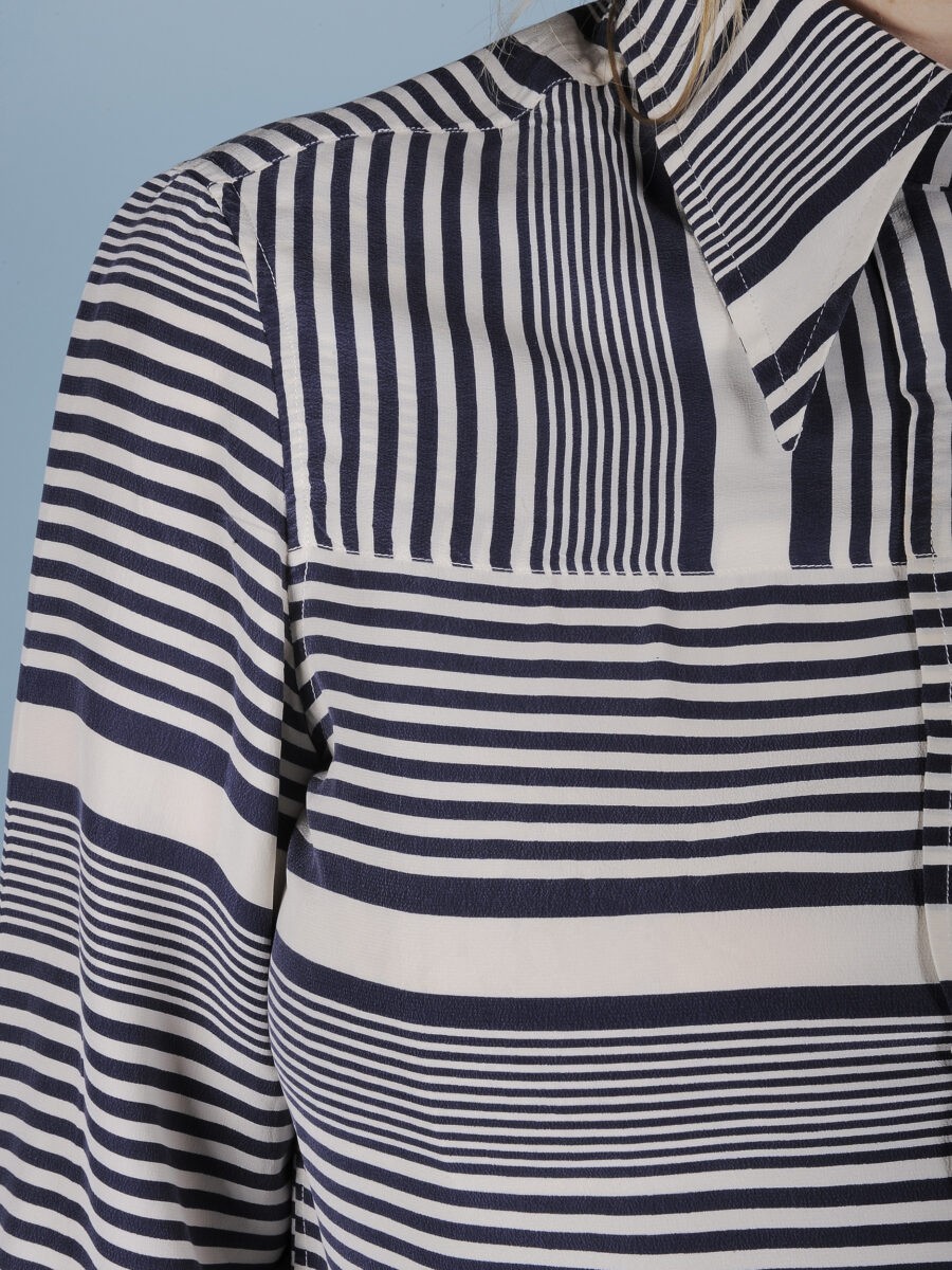 Camicia in pura seta a righe blu e bianche vintage ⋆ Friperie
